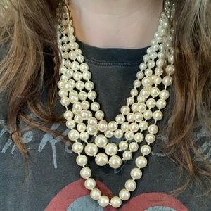 Beautiful Faux pearl strand necklace!